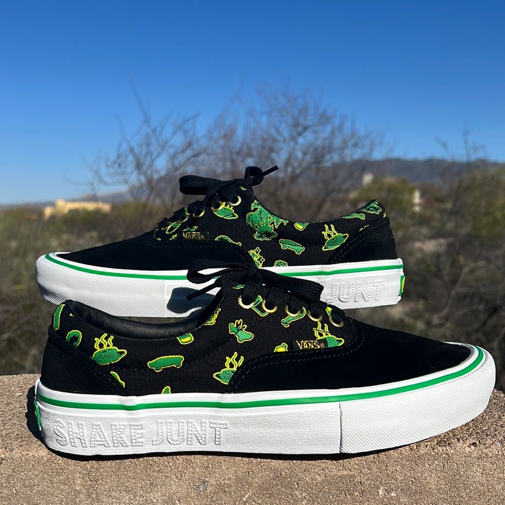 Rare New Vans x Shake Junt Collab Vans Era Pro Graffiti Style 7.5 M